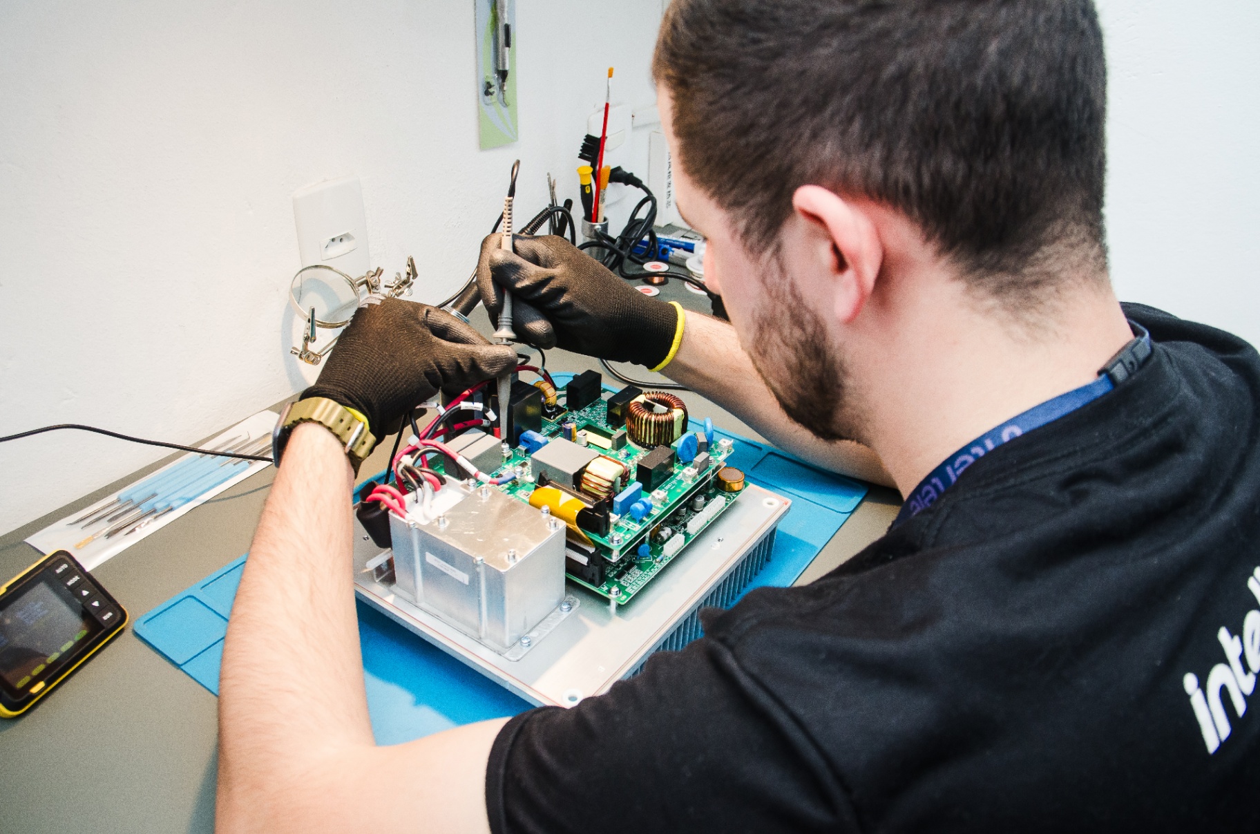 Laboratório avançado — reparo eletrônico especializado