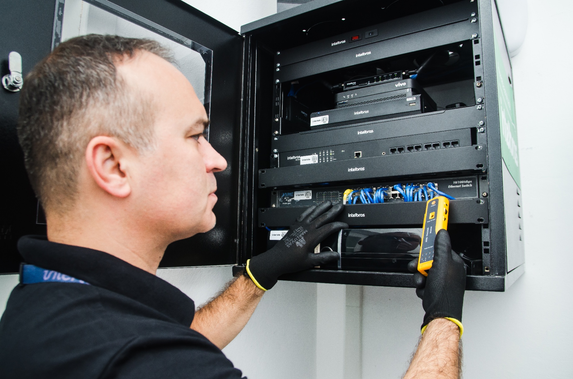 Instalação de rack e infraestrutura de rede